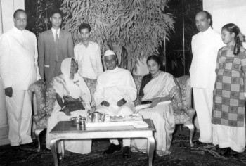 Jankidevi Bajaj, after her investiture ceremony of the Padma Vibhushan with Rajendra Prasad, Ramkrishna and Rahul Bajaj, 1959.