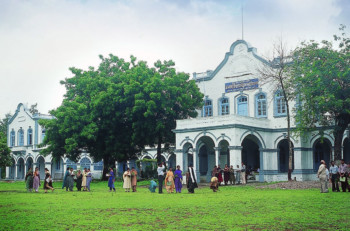 Shiksha Mandal was founded in 1914 in Wardha (Maharashtra) by Jamnalal Bajaj and Shrikrishnadas Jajoo and runs various educational institutes